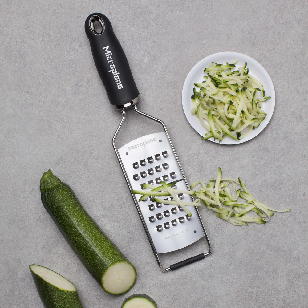 Râpe Microplane Gourmet Extra Coarse – Râpe inox ultra-tranchante à gros trous, poignée ergonomique