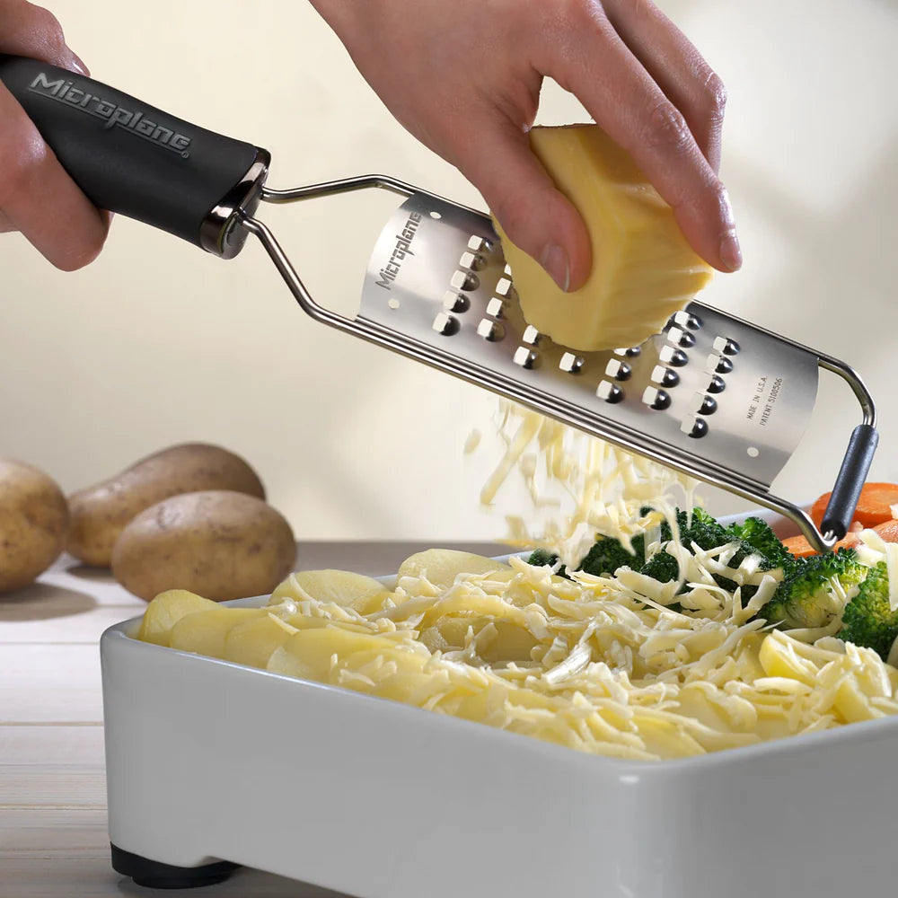 Râpe Microplane Gourmet Extra Coarse – Râpe inox ultra-tranchante à gros trous, poignée ergonomique