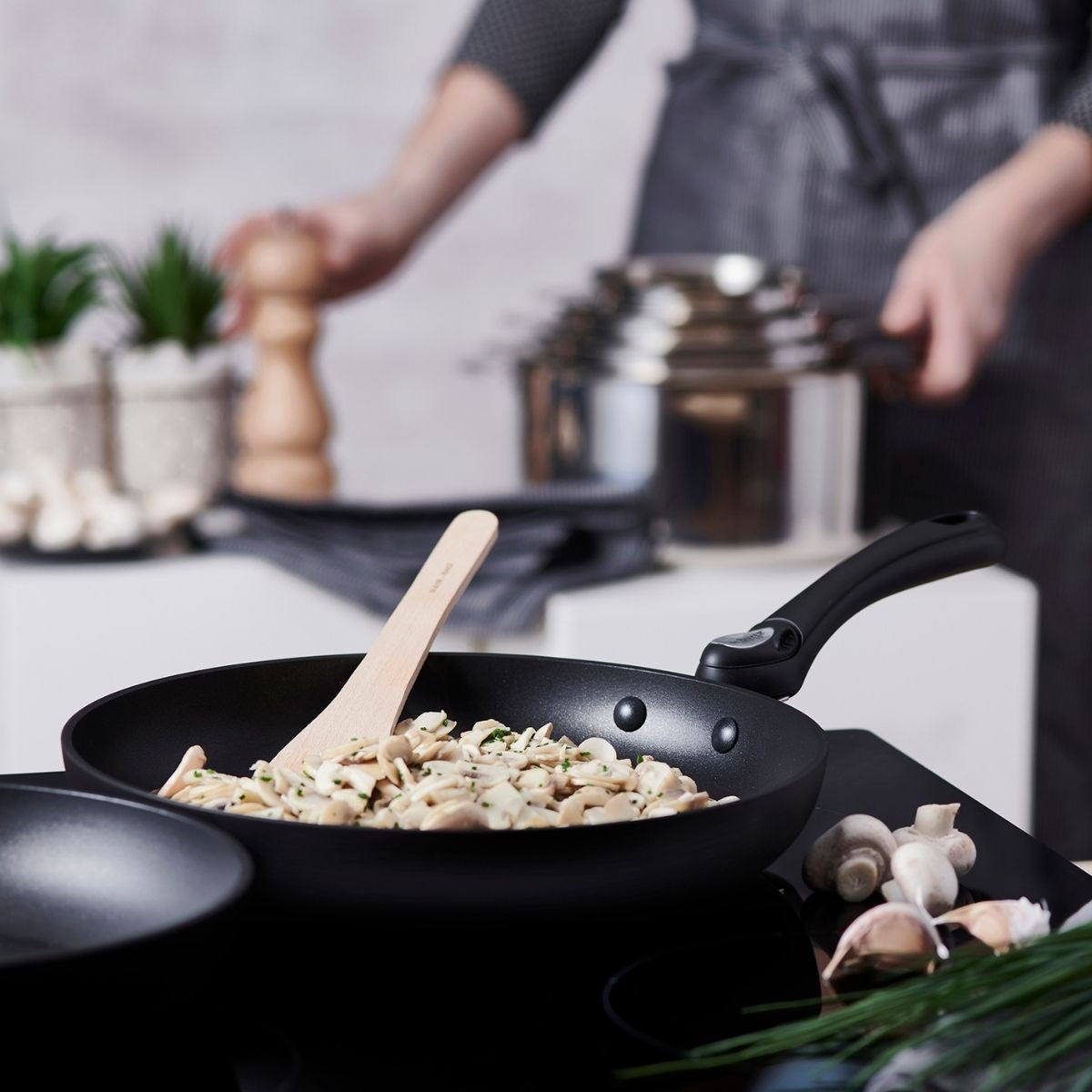 Poêle Choc Intense Amovible – Cuisson Antiadhésive et Polyvalente - Aux Arts Culinaires